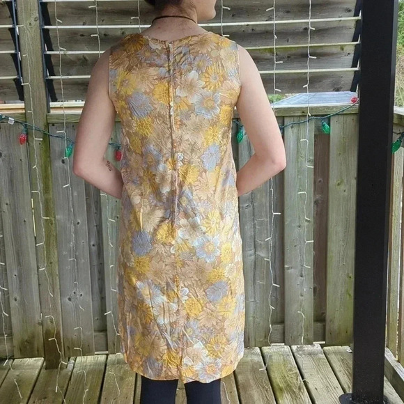 1960's Hippie Flower Dress - Picture 4 of 14